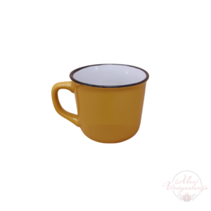 Többféle színű kerámia bögre