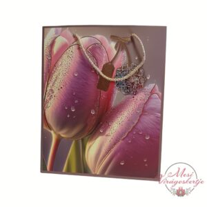 Tulipán mintás ajándéktáska romantikus virágos dizájnnal