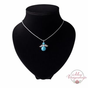 Angyal talizmán ásvány nyaklánc fekete ékszertartón, finom lánccal