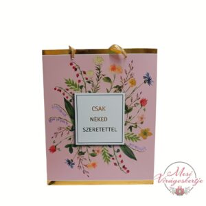 Virágmintás ajándéktáska „Csak neked szeretettel” felirattal, rózsaszín alapon