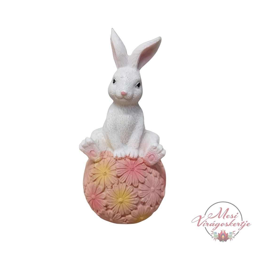 Csücsülő nyuszi dekoráció virágmintás alapon, tavaszi dísz