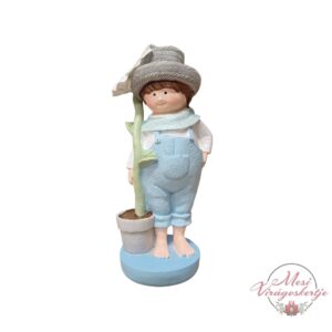 Marci mesés gyerekfigura, virágcseréppel díszített dekoráció