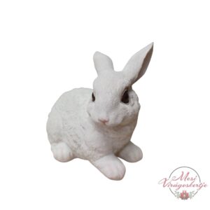 Fehér nyuszi figura dekoráció, fekvő pózban