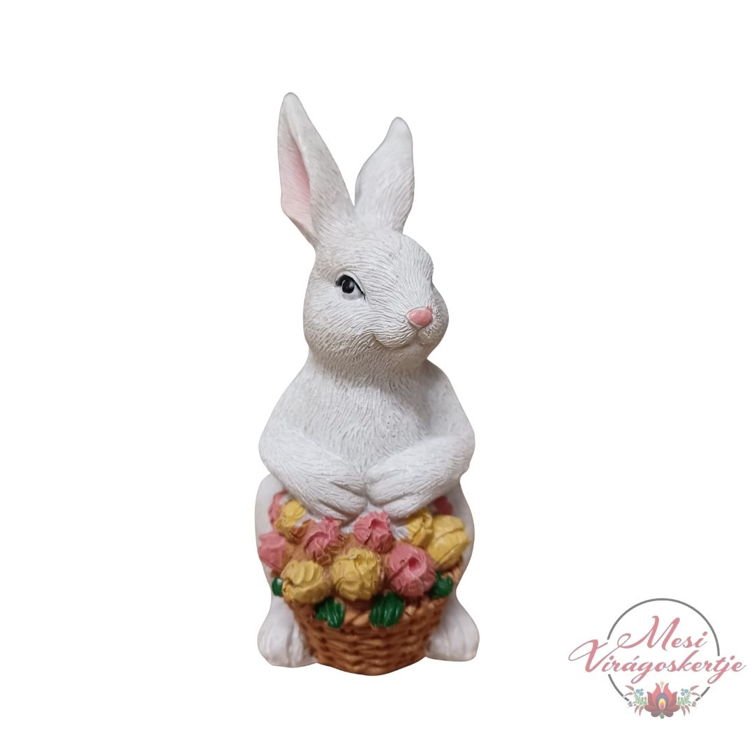 Nyuszi virágkosárral dekoráció, fehér nyúl virágos kosárral
