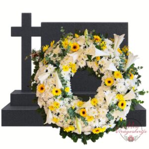 Fehér sárga kegyeleti koszorú liliommal és krizantémmal temetésre