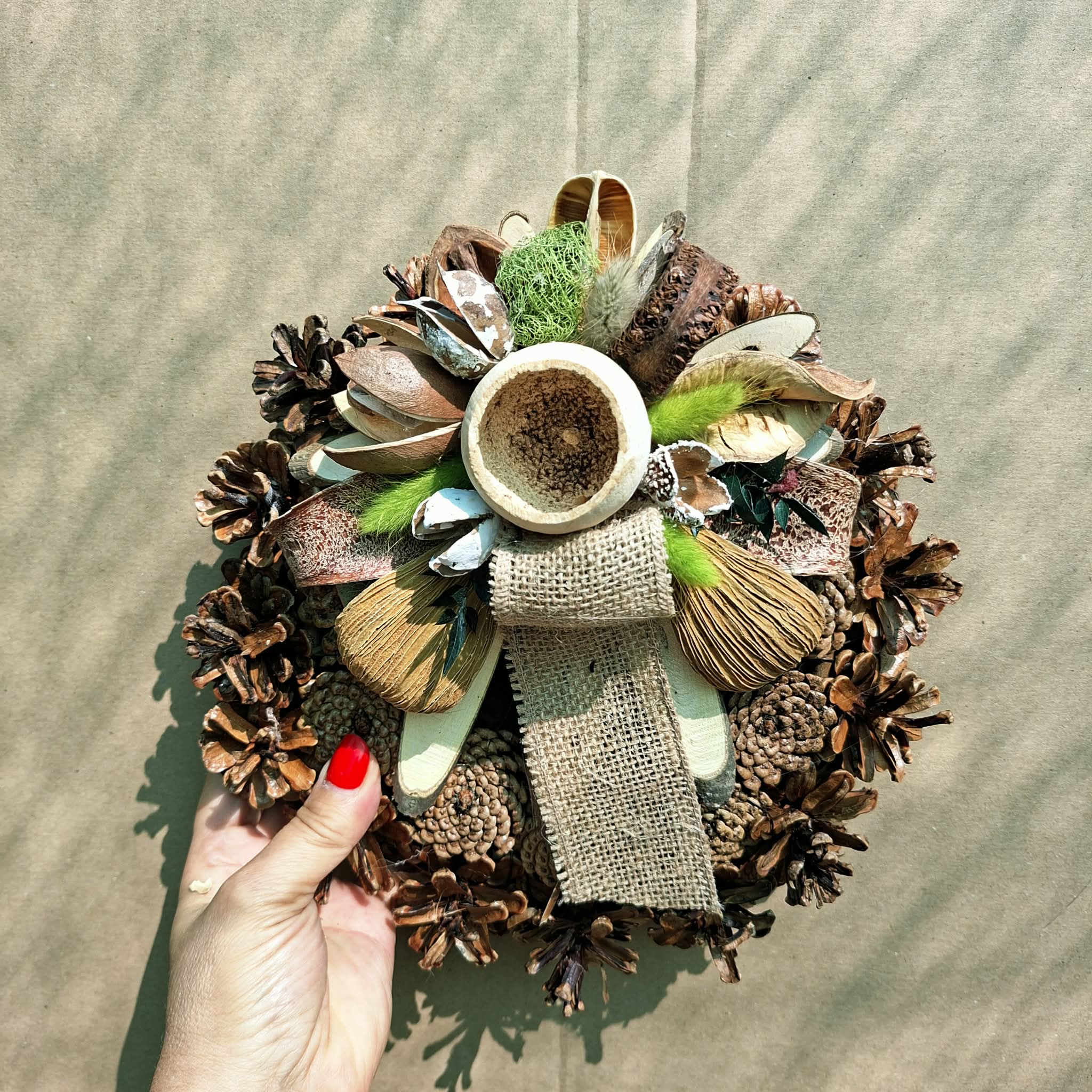 Natúr toboz koszorú száraz termésekkel 25 cm – zöld
